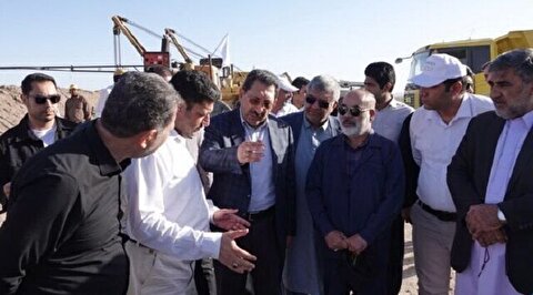 وزیر صنعت از خط انتقال آب دریای عمان به سیستان و بلوچستان بازدید کرد