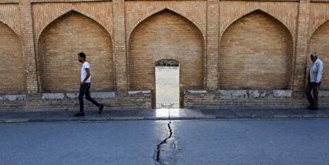راهکار قطعی کنترل فرونشست در اصفهان کاهش برداشت از آبخوان‌هاست