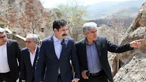 معاون رئیس جمهور: نخستین مزرعه خورشیدی روستایی کشور در کندوان راه اندازی می‌شود+ فیلم