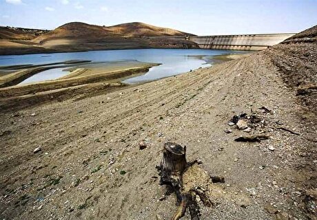 ذخایر سد‌های کشور در وضعیت نامناسب قرار دارد/ دعوت به مشارکت عمومی برای عبور از بحران آب