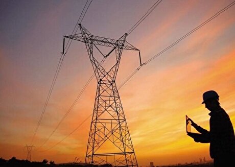 نیرو‌های صنعت برق بدون وقفه در حال خدمت رسانی هستند
