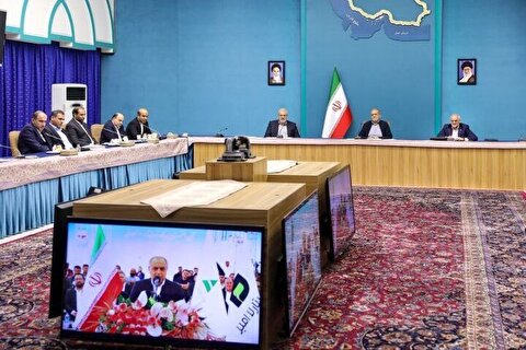 پزشکیان: قرارداد‌های ساخت نیروگاه خورشیدی را می‌توان یک ساله افتتاح کرد