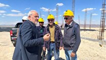بازدید وزیر نیرو از نیروگاه خورشیدی شمس آباد تهران