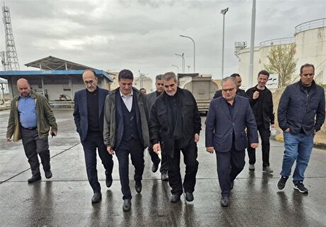 بازدید استاندار سمنان از انبار نفت شهید عموزاده و روند تأمین سوخت