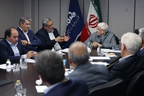 عارف: صنعت نفت در دوران جنگ درخشان ظاهر شد