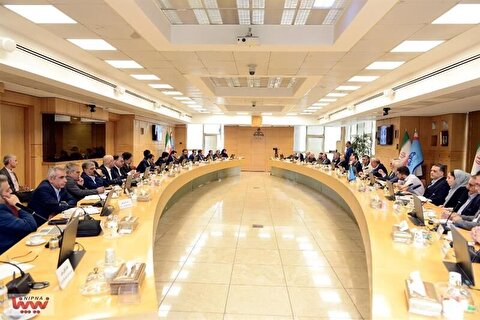 برگزاری نشست مدیرعامل شرکت ملی پتروشیمی با تشکل‌های صنایع پایین‌دستی