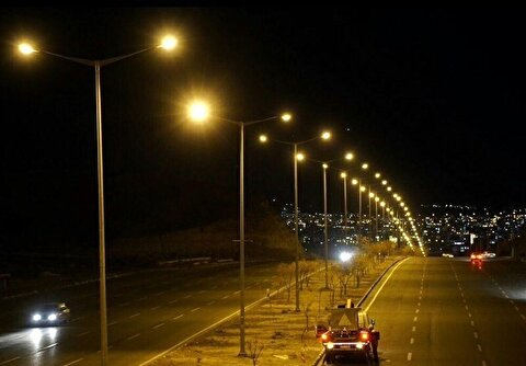 کاهش ۱۰ مگاواتی مصرف برق با نصب ۹۰۰۰۰ لامپ کم‌مصرف در ادارات