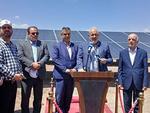 وزیر نیرو: هدف‌گذاری دولت تحقق ۳۰ هزار مگاوات نیروگاه خورشیدی در کشور است