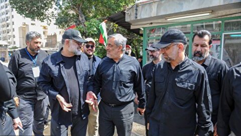 خدمات‌رسانی موکب شهدای نفت در روز نخست وداع با امام شهید