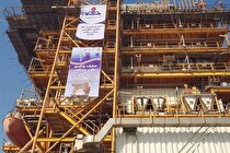 عملیات بارگیری و حمل سکوی مسکونی Q ۴ میدان نفتی رشادت با وزن ۲۵۰۰ تن آغاز شد